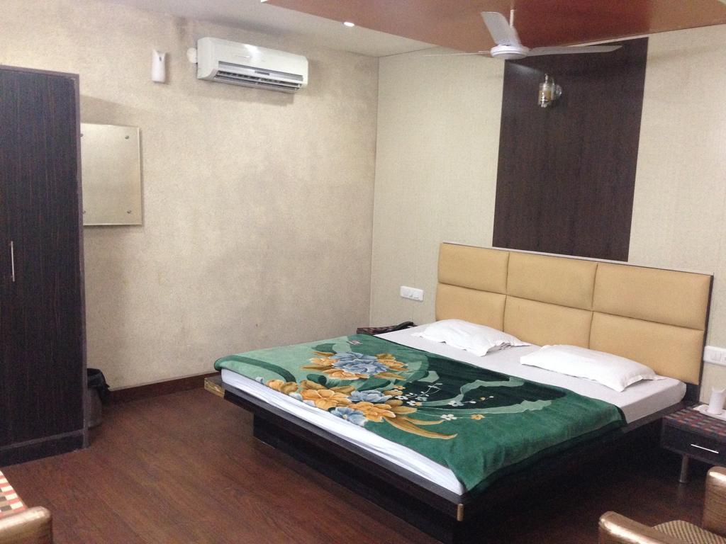 Hotel Silver Stone Ludhiana Zimmer foto